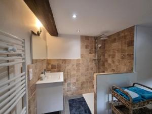 Fotografie z fotogalerie ubytování Domaine du Chaffat : Gîte avec piscine privative et wifi, animaux acceptés, pour 12 à 14 pers. - FR-1-496-344 v destinaci Pouilly-les-Feurs