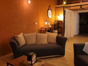 Fotografie z fotogalerie ubytování Domaine du Chaffat : Gîte avec piscine privative et wifi, animaux acceptés, pour 12 à 14 pers. - FR-1-496-344 v destinaci Pouilly-les-Feurs + 27 fotografií