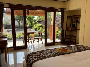 Postel nebo postele na pokoji v ubytování Ubud Sky