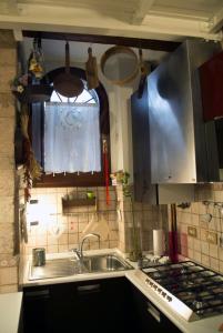 A kitchen or kitchenette at Antica Dimora Julia
