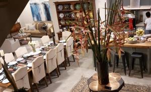 Restaurace v ubytování Home away from home , secured home stay for women in Colombo suburbs Gated resident, five star facility, Opal residencies Malabe , Colombo