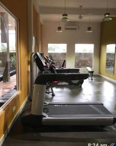 Fitness centrum a/nebo fitness zařízení v ubytování Home away from home , secured home stay for women in Colombo suburbs Gated resident, five star facility, Opal residencies Malabe , Colombo + 16 fotografií