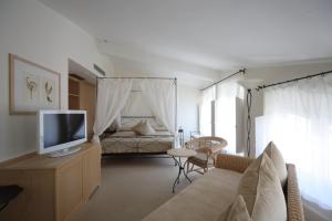 TV a/nebo společenská místnost v ubytování Hotel Sirolo