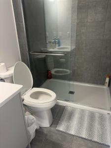 Koupelna v ubytování Private room Minutes to Calgary airport YYC, Downtown, Banff