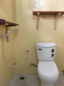 Ένα μπάνιο στο Barefeet Bungalow