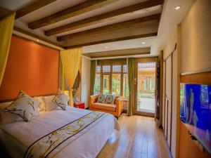 Postelja oz. postelje v sobi nastanitve Lijiang Hearing Flower Hall Garden Inn Butterfly Language Shop