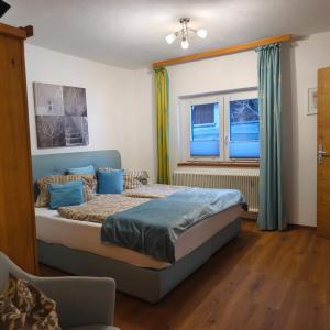 a bedroom with a bed and a window at Appartements Alpengarten in Mallnitz +138 photos