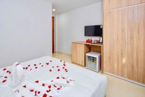 A bed or beds in a room at Luna House Hotel