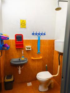 a bathroom with a toilet and a sink at Orchid Homestay Pasir Gudang in Pasir Gudang