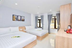 A bed or beds in a room at Luna House Hotel