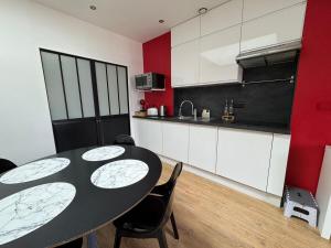 Dapur atau dapur kecil di Cityscape +3 gambar