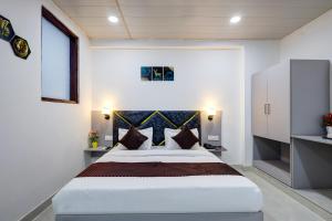 Postel nebo postele na pokoji v ubytování Hotel Warm Welcome Inn - Noida Sector 26