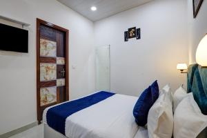 Postel nebo postele na pokoji v ubytování Hotel Warm Welcome Inn - Noida Sector 26