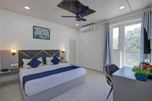 Postel nebo postele na pokoji v ubytování Hotel Warm Welcome Inn - Noida Sector 26