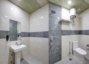 Koupelna v ubytování Hotel Warm Welcome Inn - Noida Sector 26