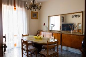 TV a/nebo společenská místnost v ubytování Full flat, perfect option for families