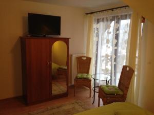 Telewizja i/lub zestaw kina domowego w obiekcie Gospodarstwo Rospuda