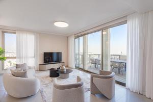 Μια τηλεόραση ή/και κέντρο ψυχαγωγίας στο Royal suite Apt Penthouse Munbaz 4bd #140 floor 8