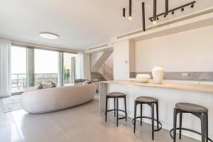 Η κουζίνα ή μικρή κουζίνα στο Royal suite Apt Penthouse Munbaz 4bd #140 floor 8