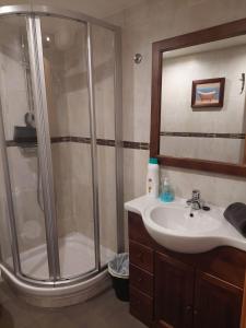 Phòng tắm tại Duplex con encanto en casco viejo junto al puerto