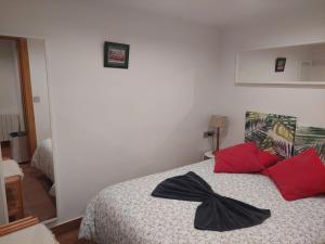 Giường trong phòng chung tại Duplex con encanto en casco viejo junto al puerto