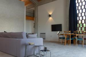 A television and/or entertainment centre at Relais Casale Valigi