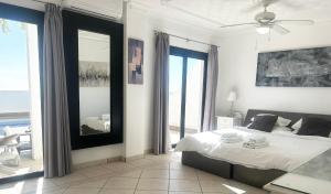 Postel nebo postele na pokoji v ubytování Villa Las Vistas Costa Adeje