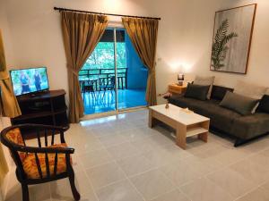TV a/nebo společenská místnost v ubytování Phuket Jungle Experience Resort + 37 fotografií