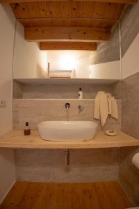 A bathroom at Relais Casale Valigi