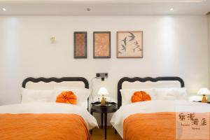 Voodi või voodid majutusasutuse Su Man Designer River View Hotel宿漫设计师江景酒店重庆洪崖洞店 toas