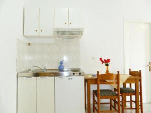 Kuchyňa alebo kuchynka v ubytovaní ARISTON APARTMENTS + 1 fotografia