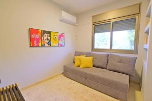 Khu vực ghế ngồi tại הפינה של ציפי ועופר- צימר כפרי מקסים עם נוף מהמם +19 ảnh