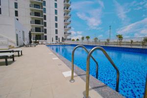 Kolam renang di atau dekat dengan Classy Modern Studio Canal and Pool View