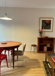 a dining room with a table and chairs at Le petit 31 in Marcigny