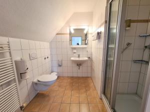 Koupelna v ubytování Zeitlos Hotel Garni + 37 fotografií