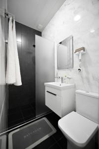Koupelna v ubytování Mon Invite Hotel + 37 fotografií