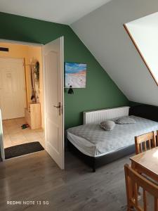 Posteľ alebo postele v izbe v ubytovaní Zita Apartman