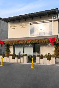 El edificio en el que está el aparthotel 41 fotos más
