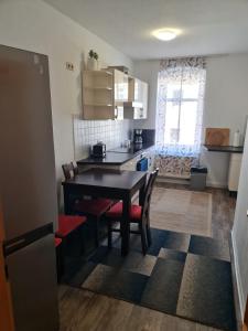 Kuchyň nebo kuchyňský kout v ubytování Ferienwohnung Dippoldiswalde