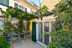 a small patio with a table and chairs next to a building at CASA VERDE in Corfu Town