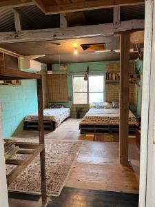 Maison Paradis -Taketomi Island- メゾンパラディ竹富島客房内的一张或多张床位