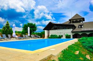 a swimming pool in front of a building at Vinalia - Conacul din Ceptura in Ceptura de Jos