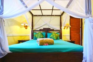 Postel nebo postele na pokoji v ubytování Ubud Kerta City Hotel