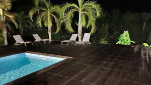 Bazén v ubytování Secret River - Spacieuse villa de 4 chambres, 3 salle de bain, Piscine, spa avec plus de 400 ml de Rivière privée nebo v jeho okolí