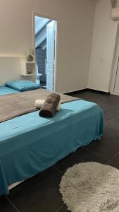 Postel nebo postele na pokoji v ubytování Secret River - Spacieuse villa de 4 chambres, 3 salle de bain, Piscine, spa avec plus de 400 ml de Rivière privée