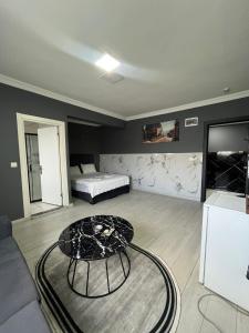 Postel nebo postele na pokoji v ubytování Arena Resort Otel Kagıthane