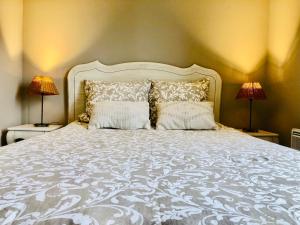 Gallery image of Appartement vue magnifique sur les Alpilles, résidence avec Piscine in Paradou +14 photos