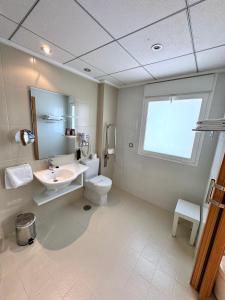 Ein Badezimmer in der Unterkunft Vistamar Hotel Luxury Wellness By DLV -Adults Only-