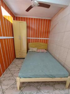 Ένα ή περισσότερα κρεβάτια σε δωμάτιο στο Casa em Ganchos