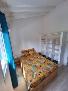 Łóżko lub łóżka w pokoju w obiekcie Vue d'en haut